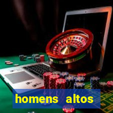 homens altos sarados pelados